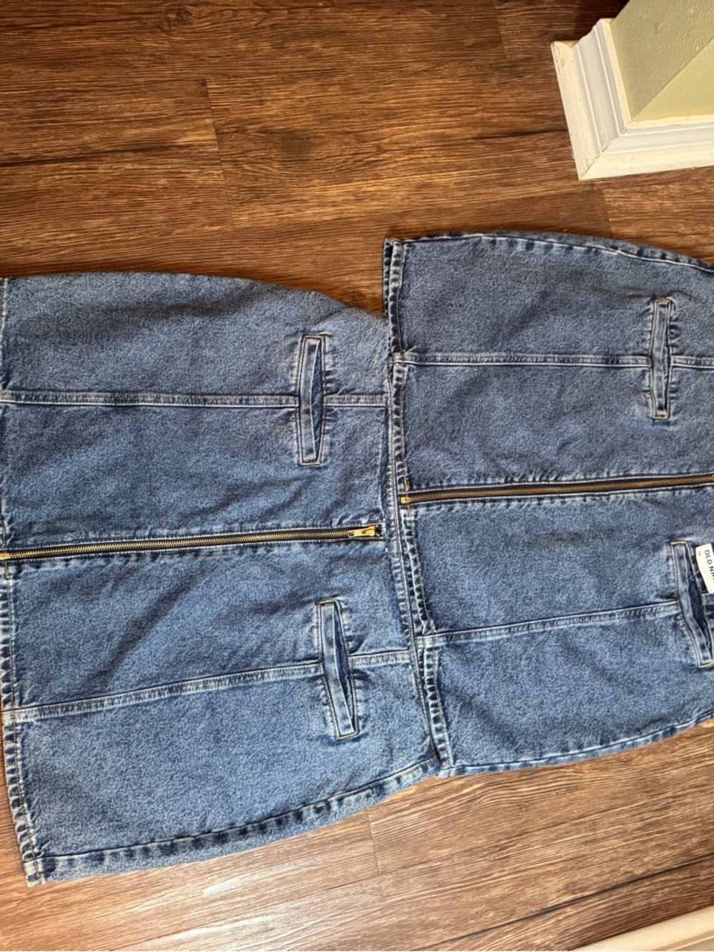 Old Navy Men's Medium Blue Relaxed Denim Jeans with Front Zip